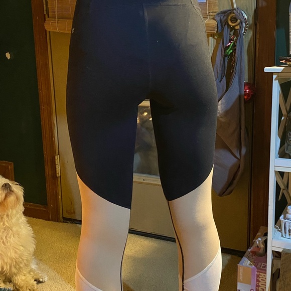 Fabletics blocked leggings and bra set - Picture 4 of 4